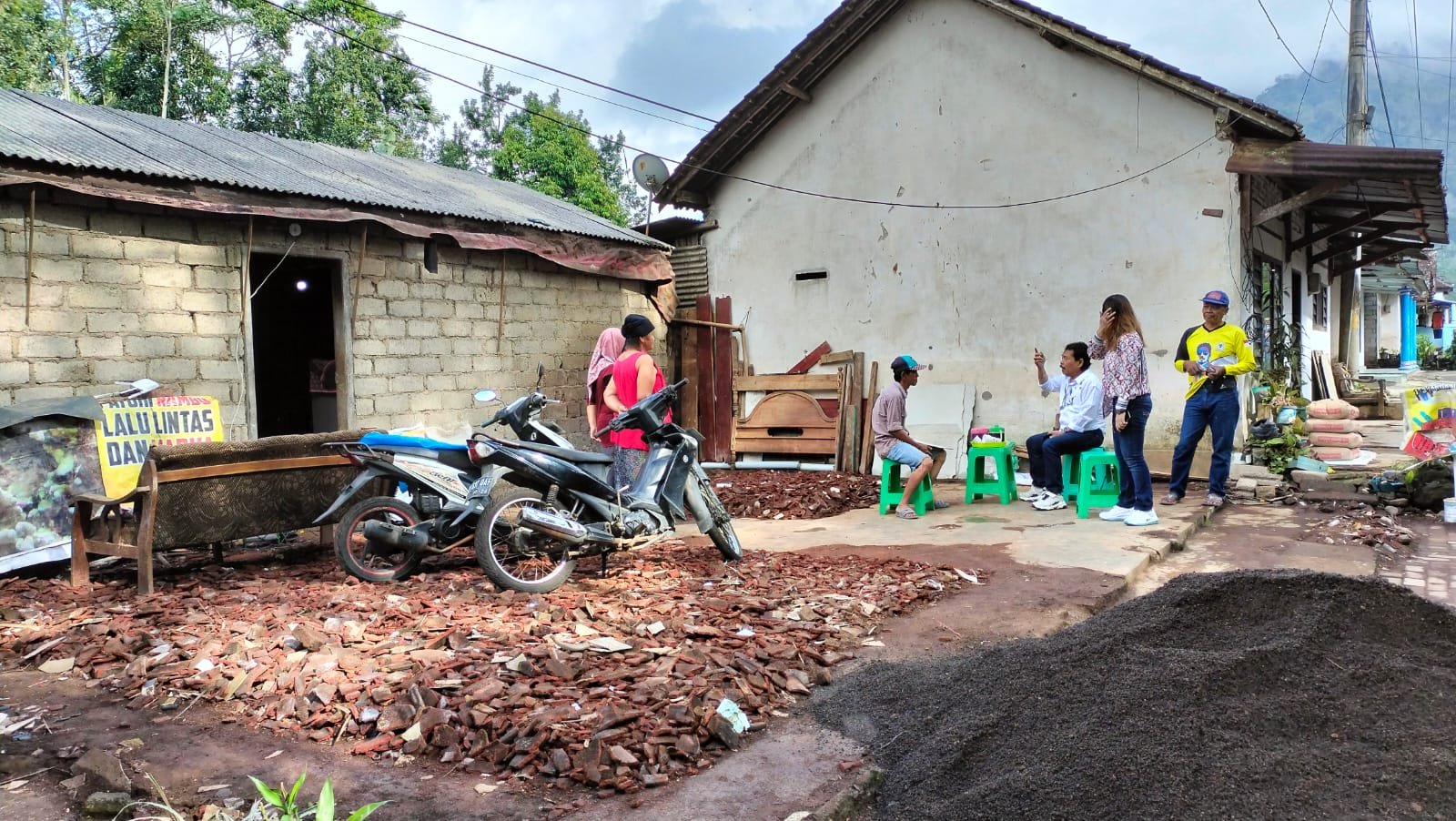 Wakil Ketua DPRD Santuni Korban Bencana di Banyuwangi