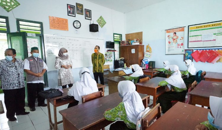 Dispendik Banyuwangi Utamakan Anak Usia Muda untuk Sekolah
