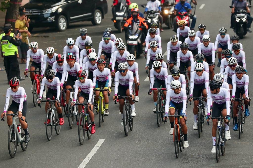 Pembalap Sepeda Tour of Kemala Ajak Wisatawan Jajal Sport Tourism Banyuwangi