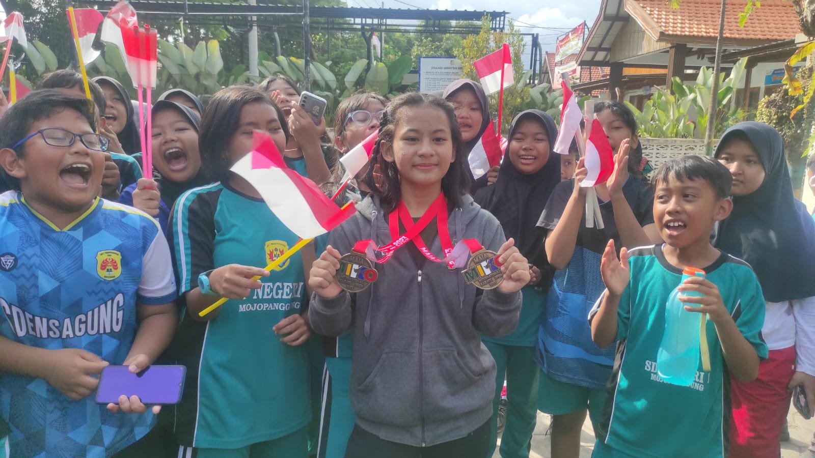 Prestasi Aldhea Azarina: Dispendik Banyuwangi Beri Penghargaan Luar Biasa untuk Sang Juara Karate