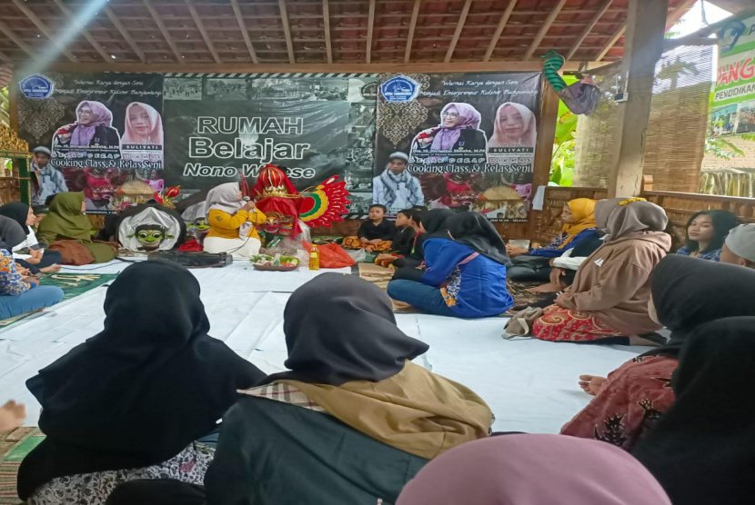 Penggerak Perubahan Ekonomi PKBM Banyuwangi Berikan Pelatihan Usaha 