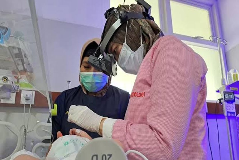 RSUD Genteng Miliki Alat Deteksi Kelainan Mata Bayi Prematur 