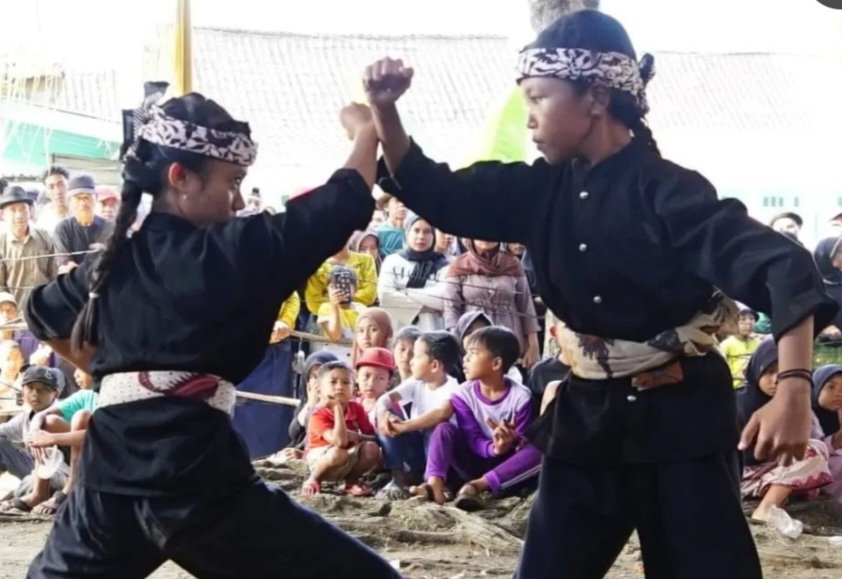 Pencak Sumping: Simbol Ketangguhan dan Spiritualitas di Dusun Mondoluko